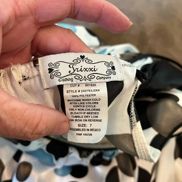 𝅺Like new black and teal polka dot short dress. Adorable!! - Picture 6 of 6